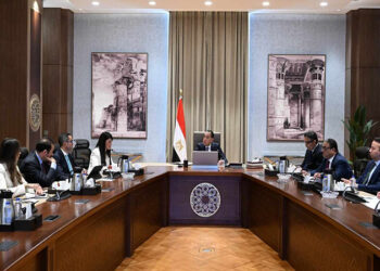 رئيس الوزراء يتابع موقف توافُر السلع الاستراتيجية والمخزون منها