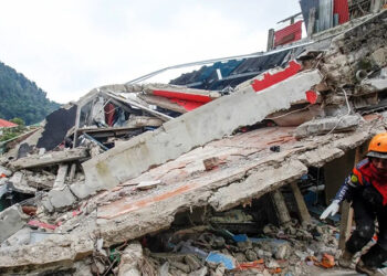 زلزال يضرب جزر فى إندونيسيا