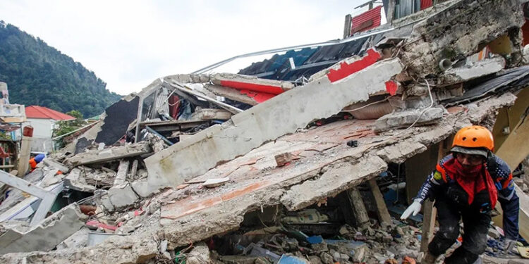 زلزال يضرب جزر فى إندونيسيا