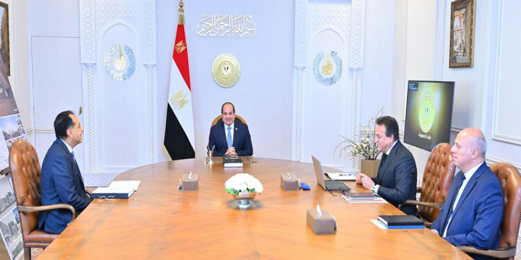 عاجل.. الرئيس السيسي يجتمع مع وزير الصحة والسكان