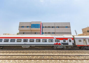 وزير الصناعة والنقل يعلن خول أبراج الإشارات الرئيسية الخدمة في 3 محطات سكة حديد