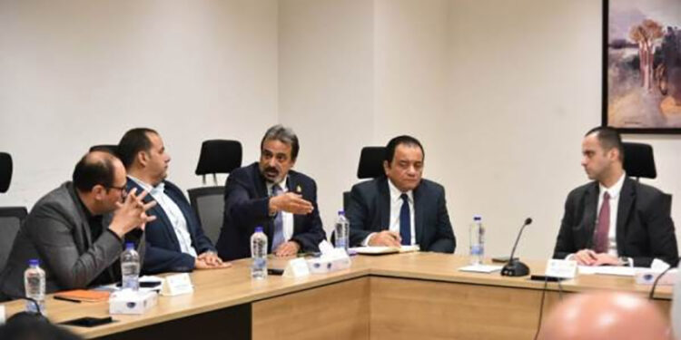 نائب وزير الصحة يتابع ميكنة خدمات الغسيل الكلوي ومشروع الرعايات والحضانات