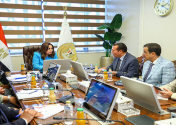 وزيرة التنمية تتابع مع قيادات الوزارة سير العمل في 16 مركز تكنولوجي بـ9 محافظات