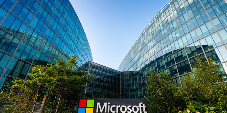 مايكروسوفت: نظام Aurora الذكي يتنبأ بجودة الهواء والأعاصير بدقة عالية