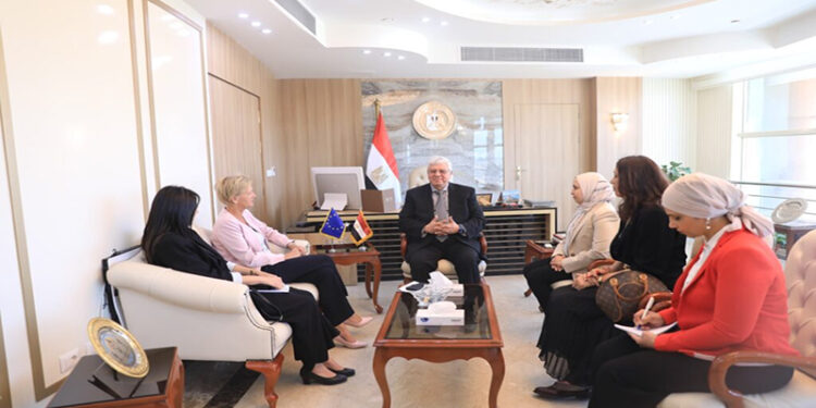 وزير التعليم العالي يبحث مع سفيرة الاتحاد الأوروبي تعزيز الشراكة المصرية الأوروبية