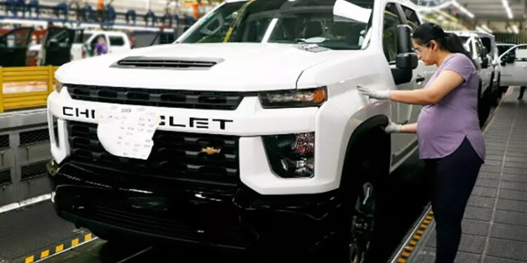 جنرال موتورز للسيارات تسرح موظفيها فجأة لسبب صادم