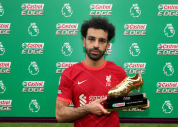 محمد صلاح يتسلم جائزة الحذاء الذهبى للبريميرليج وأفضل صانع أهداف
