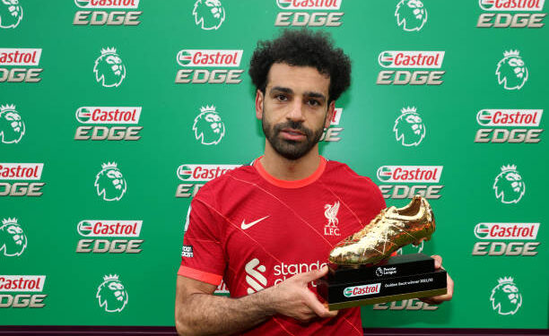 محمد صلاح يتسلم جائزة الحذاء الذهبى للبريميرليج وأفضل صانع أهداف