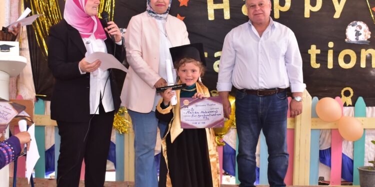 مدرسة العلمين الجديدة الرسمية المتميزة للغات تحتفل بتخرج أول دفعة من طلاب مرحلة رياض الأطفال