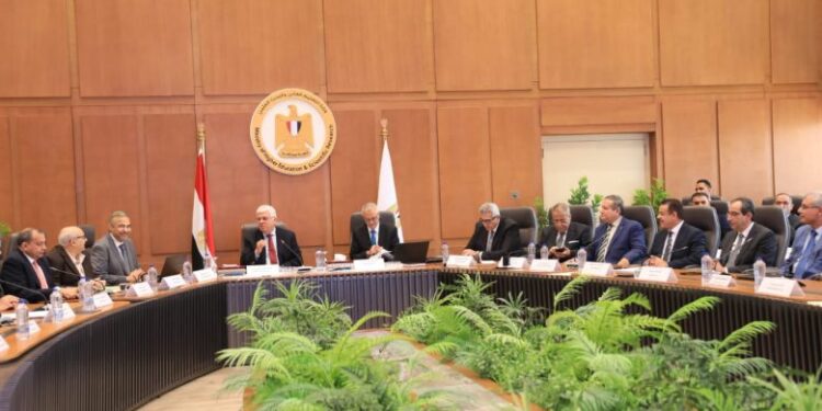 وزير التعليم العالي يترأس اجتماع مجلس الجامعات الأهلية بمقر الوزارة بالعاصمة الإدارية