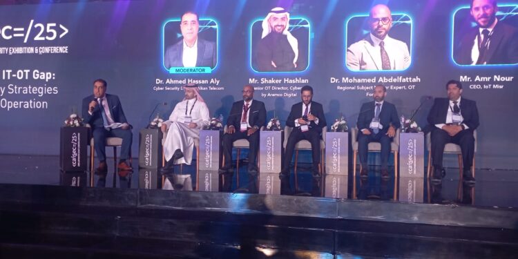 خبراء التكنولوجيا في CAISEC’25 يحذرون ويقترحون حلولًا لدمج IT وOT وتعزيز الأمن السيبراني