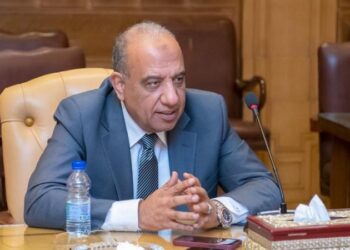 وزير الكهرباء يغادر إلى فرنسا لبحث سبل دعم وتعزيز الشراكة والتعاون فى مجالات الطاقة النظيفة