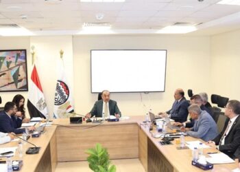 وزير قطاع الأعمال العام يعقد اجتماعًا موسعًا مع رؤساء شركات الأدوية التابعة لاستعراض مؤشرات الأداء