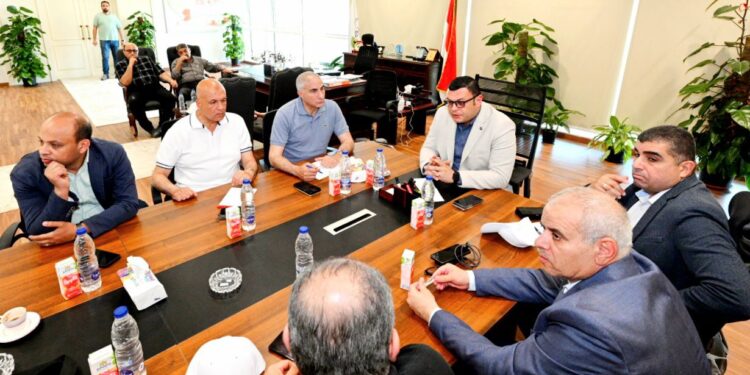 وزير الإسكان يعقد اجتماعاً بمقر جهاز العلمين الجديدة لمتابعة موقف تسليم وتشغيل المشروعات التنموية بالمدينة