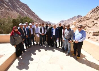 وزير الإسكان يزور “دير سانت كاترين” بمنطقة وادي الدير