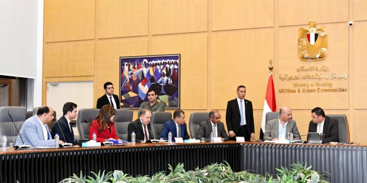 أعضاء البرلمان وزير الإسكان يعقد اجتماعه الدوري مع أعضاء البرلمان بمجلسيه النواب والشيوخ