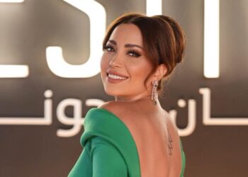 نسرين طافش تخطف الأنظار بجمالها بفستان جذاب