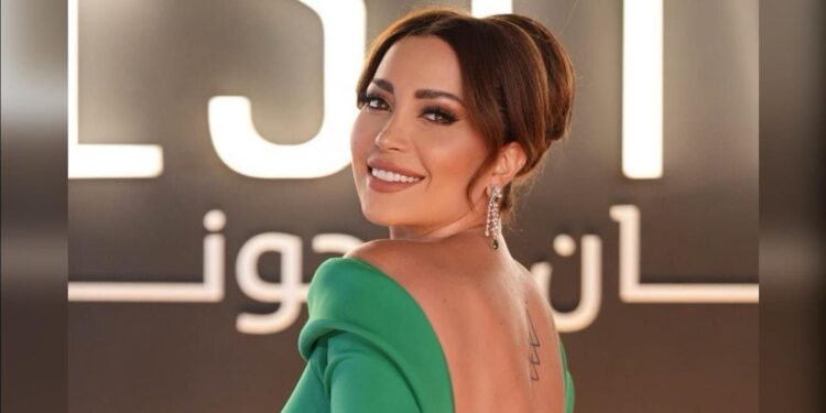 نسرين طافش تخطف الأنظار بجمالها بفستان جذاب