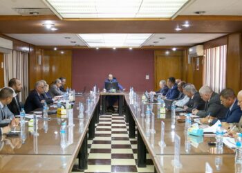 وزير قطاع الأعمال العام يتابع الموقف التنفيذي لمشروعات قطاع الصناعات المعدنية ومؤشرات الأداء