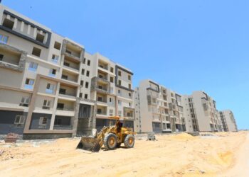 وزير الإسكان يتفقد مشروع M8 by the lake وأعمال البحيرات والطرق وبوابات “مارينا الساحل الشمالي”