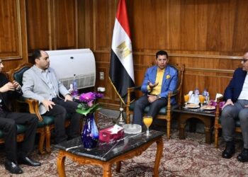 وزير الشباب والرياضة ومحافظ القليوبية يجتمعان مع نواب البرلمان لبحث تطوير القطاع بالمحافظة