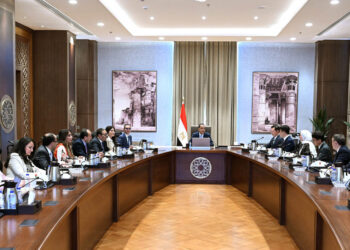 رئيس الوزراء يستقبل وفدًا من شركة “سامسونج إلكترونيكس”