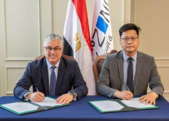 رئيس اقتصادية قناة السويس يوقع عقد مشروع شركة “جي إس جلوبال سورسينج” الصينية لصناعة الملابس الجاهزة