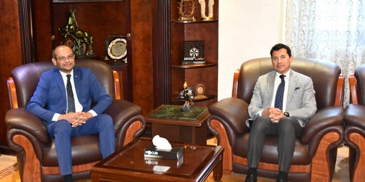 وزير الشباب والرياضة ورئيس البورصة المصرية يشهدان انطلاقة جديدة لدمج الشباب في المنظومة الاقتصادية