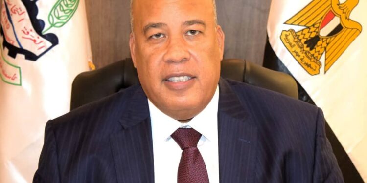 إختيار أيمن العشري ممثلا لإتحاد الغرف التجارية بمجلس تحديث الصناعة ..واحمد عبد الحميد لمواد البناء