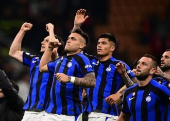 ميلان يواجه جنوى الليلة لمواصلة التقدم في الدوري الإيطالي