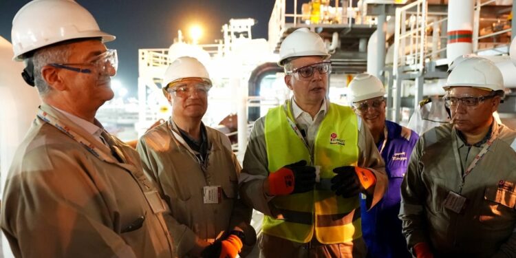 Image processed by CodeCarvings Piczard ### FREE Community Edition ### on 2025-05-26 06:11:31Z | | وصول سفينة جديدة لإعادة تغييز الغاز الطبيعي المسال المستورد بميناء الإسكندرية