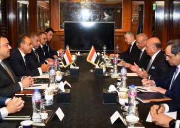 وزير الخارجية والهجرة يستقبل نائب رئيس الوزراء ووزير خارجية جمهورية العراق