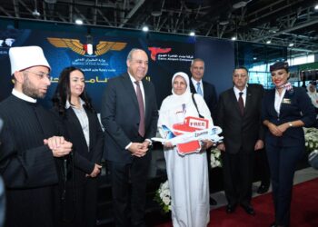 وزراء الطيران والأوقاف والتضامن يشهدون احتفالية توديع أولى أفواج حجاج بيت الله الحرام