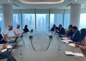 وزير الاستثمار يلتقي وزير الدولة الإماراتي للتجارة الخارجية لاستعراض تطورات المفاوضات الخاصة باتفاق الشراكة الاستراتيجية بين البلدين.