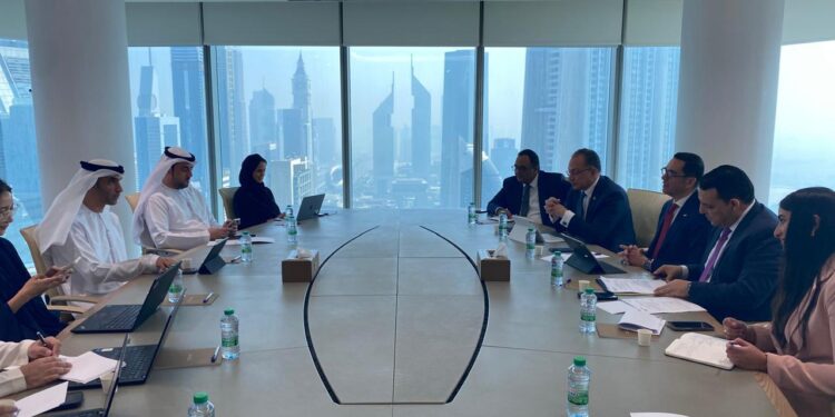 وزير الاستثمار يلتقي وزير الدولة الإماراتي للتجارة الخارجية لاستعراض تطورات المفاوضات الخاصة باتفاق الشراكة الاستراتيجية بين البلدين.