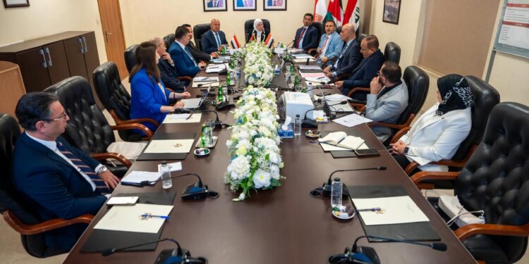 وزير الصناعة والنقل يشارك في فعاليات الاجتماع الدوري للجمعية العمومية لشركة الجسر العربي