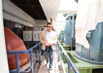 وزير الإسكان يقوم بجولة موسعة لمتابعة سير العمل بكافة مكونات مشروع “حدائق تلال الفسطاط”