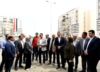وزير الإسكان يتفقد مشروع “الإسكان الحر” بمدينة السويس الجديدة