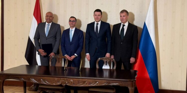 وزير الاستثمار ووزير الصناعة الروسي يشهدان مراسم توقيع عقد الانتفاع للمنطقة الصناعية الروسية