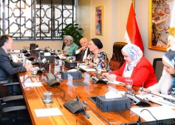 وزيرة البيئة تلتقى السفير الكندي بالقاهرة لبحث تعزيز التعاون