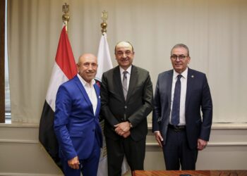 وزير قطاع الأعمال العام يبحث مع مجموعة شاهينلر القابضة التركية فرص التعاون والاستثمار