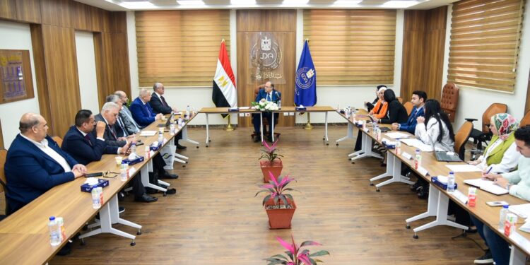 هيئة الدواء المصرية تعقد اجتماعًا موسعًا مع ممثلي المجلس التصديري للصناعات الطبية