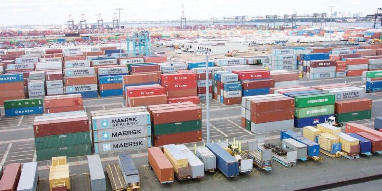 قانون الجمارك يحقق دعم الاستثمار ويعزز بيئة الأعمال