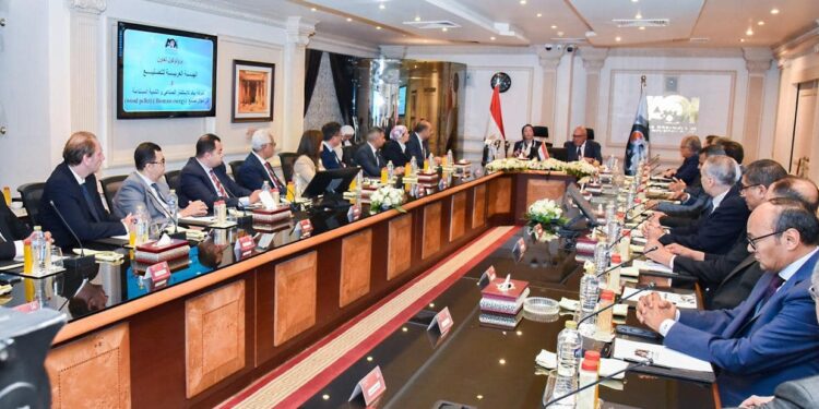 رئيس الهيئة العربية للتصنيع يؤكد حرص الهيئة على تعزيز التعاون مع وزارة البيئة