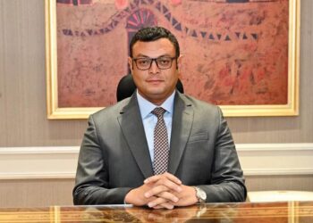 وزير الإسكان يتفقد الأعمال الجاري تنفيذها في تطوير ورفع كفاءة محور التسعين الشمالي بالقاهرة الجديدة