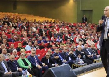 وزير التعليم يعقد اجتماعًا مع مديرى ووكلاء المديريات ومديرى ووكلاء الإدارات التعليمية بمختلف المحافظات