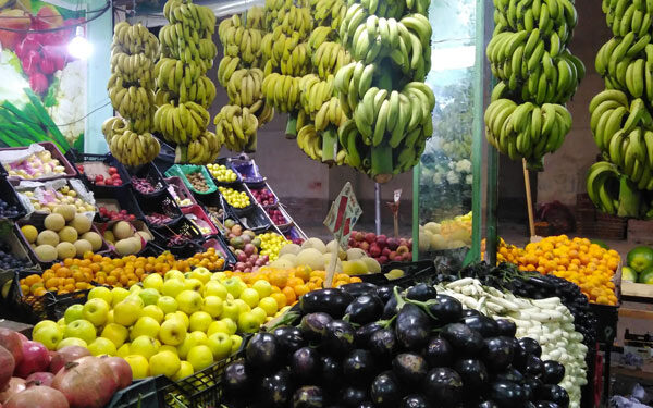 أسعار الخضار والفاكهة اليوم الخميس