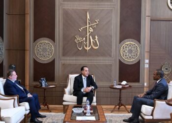 رئيس الوزراء يستقبل نائب المدير العام لصندوق النقد الدولي والوفد المرافق له