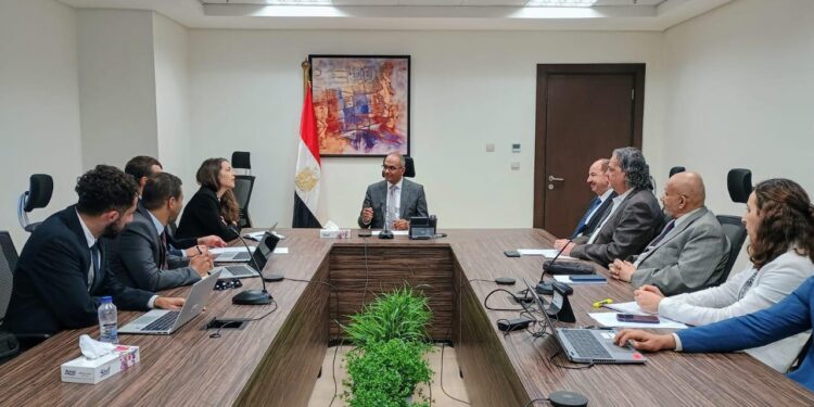 نائب وزير الإسكان يستقبل بعثة الوكالة الفرنسية للتنمية لبحث مجالات التعاون