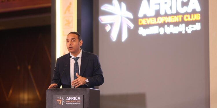 نائب رئيس هيئة الرقابة المالية يلقي كلمة رئيسية في مؤتمر نادي أفريقيا والتنمية التابع للتجاري وفا بنك